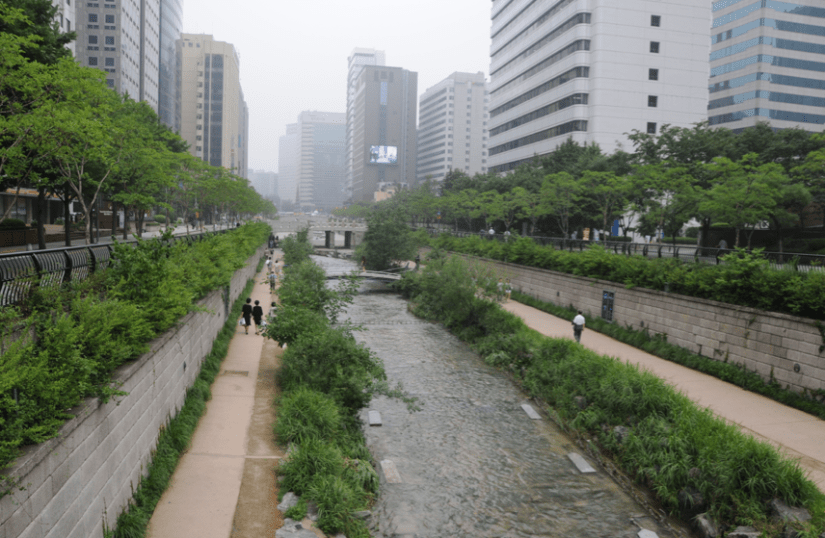 Cheonggyecheon river in Seoul 1