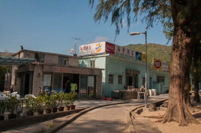 Mui Wo 2 houses and shops at the beach