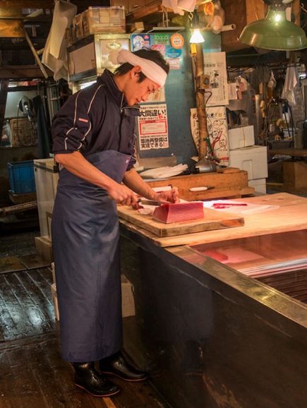 Tuna at Tsukiji FIsh Market 8