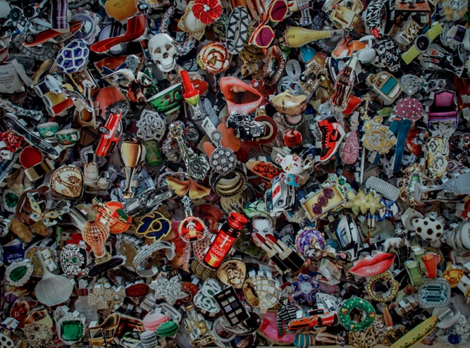 Macau Art Museum Yue Minjun exhibition 2013-6