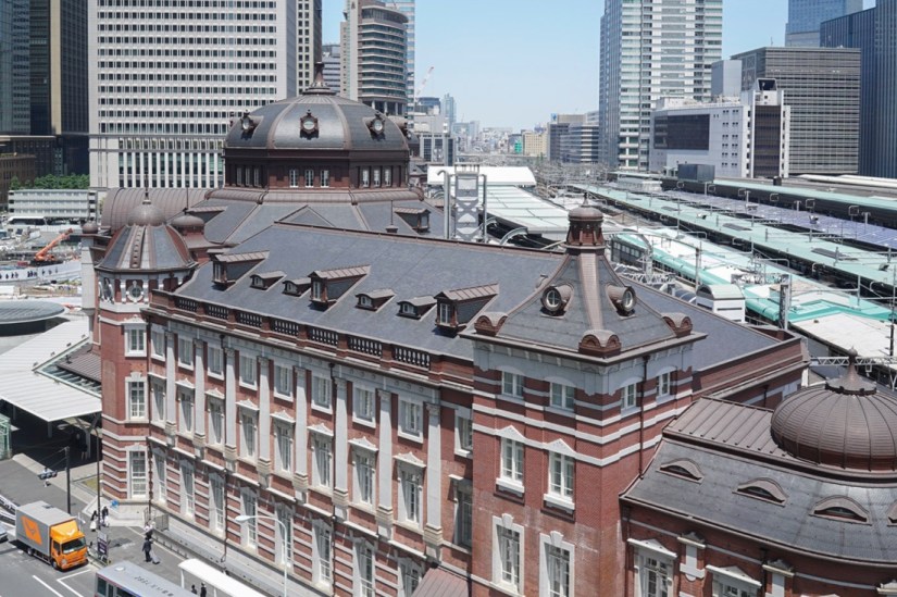 Tokyo Station from Kitte May 2016-1